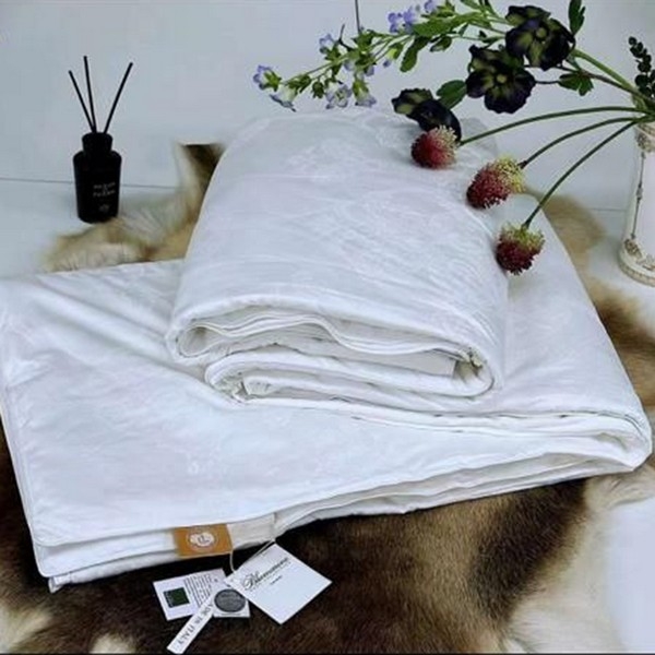 КПГ-422 Одеяло шелковое Blumarine 200*230см цвет белый 100% Люкс Сатин Жаккард в подарочной коробке