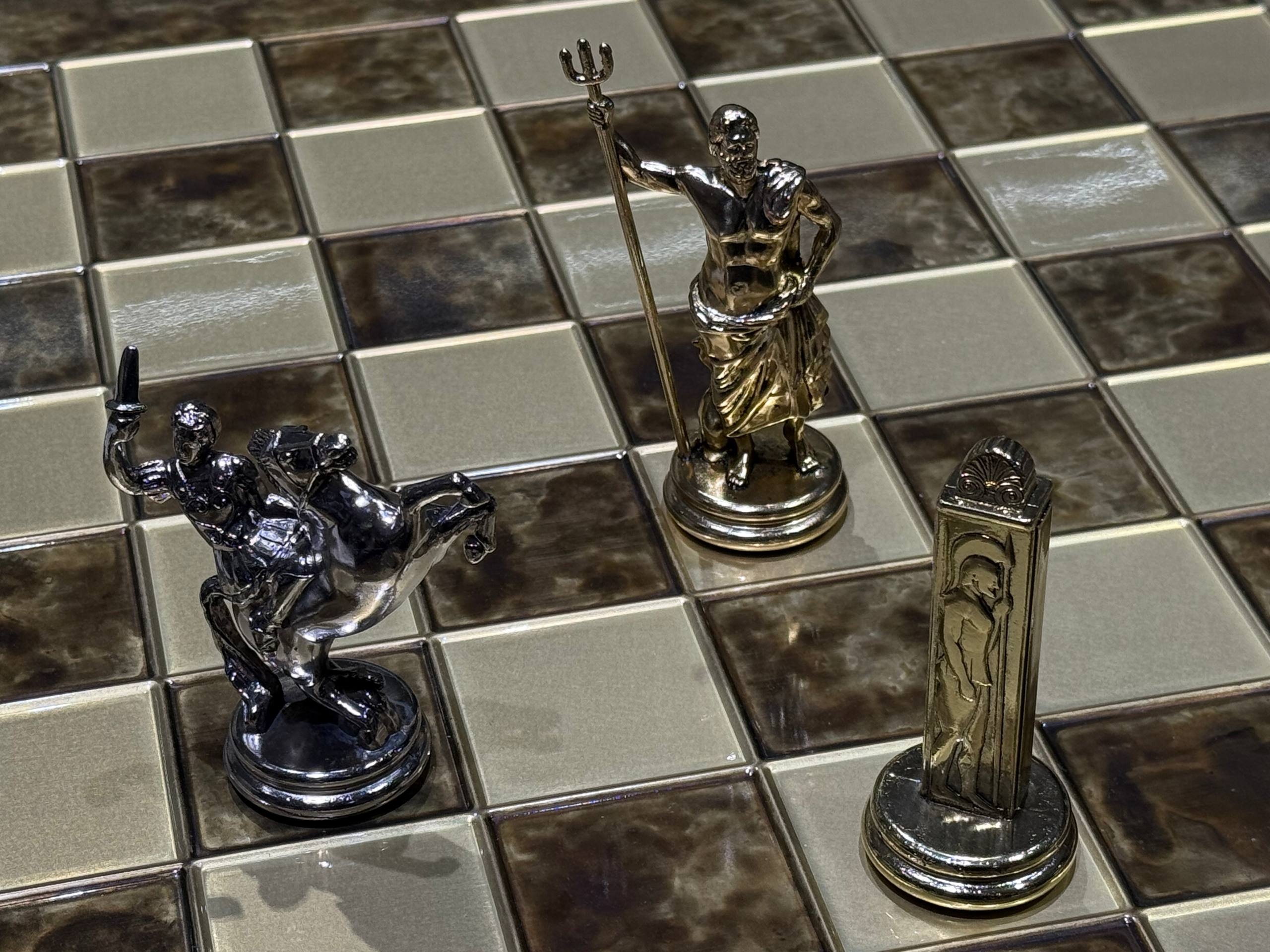 Ми-126 Шахматы«Дискобол» с фигурами из золота и серебра и латунной шахматной доской 54 см коричневого цвета S17BRO