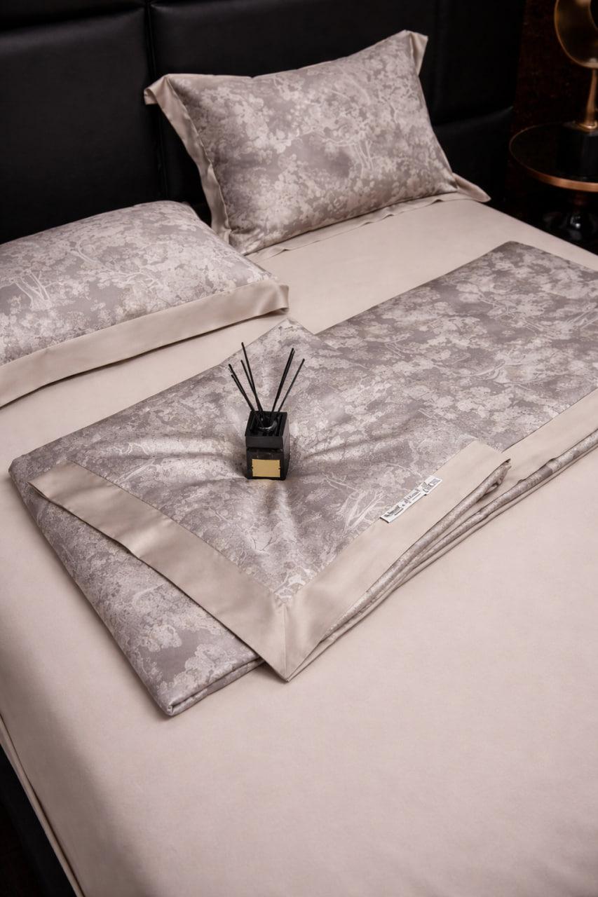 КПГ-521/тем.беж Постельное белье с одеялом DIOR Семейный 150*210-2/ 250*250-1/ 50*70-2 беж100% Люкс Сатин (плотность 100)