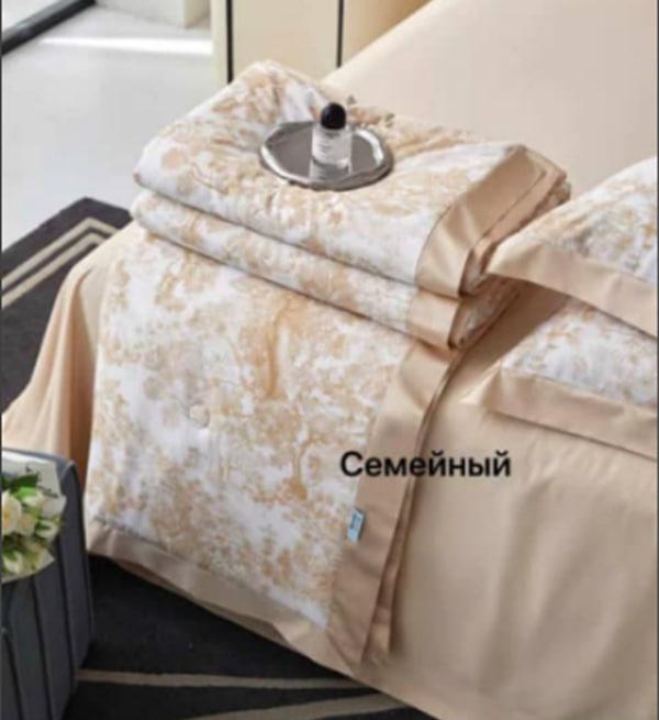 КПГ-362/беж Постельное белье с одеялом DIOR Семейный 150*210-2/ 250*250-1/ 50*70-2 100% Люкс Сатин (плотность 100)
