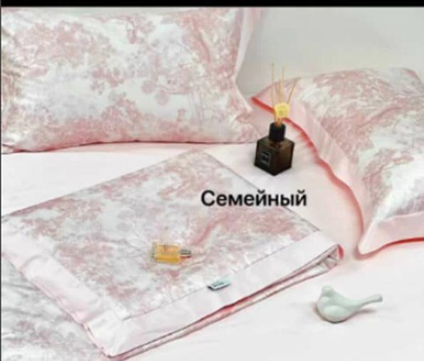 КПГ-362/роз Постельное белье с одеялом DIOR Семейный 150*210-2/ 250*250-1/ 50*70-2 100% Люкс Сатин (плотность 100)